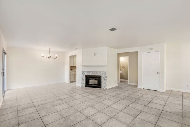 Foto del edificio - Coming Soon! Well, maintained 3-bedroom, 2.5 bath corner unit town home in a private, gated commu...