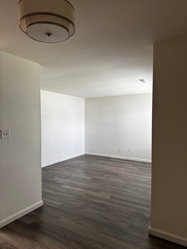 Foto del edificio - 509 W 6th St