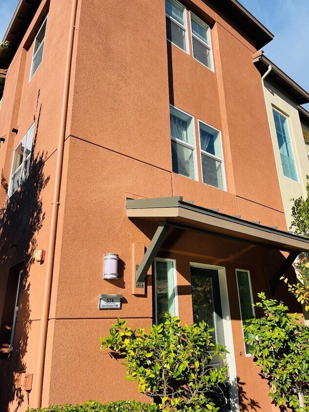 574 San Posadas Ter, Sunnyvale, CA 94085 Townhome Rentals in