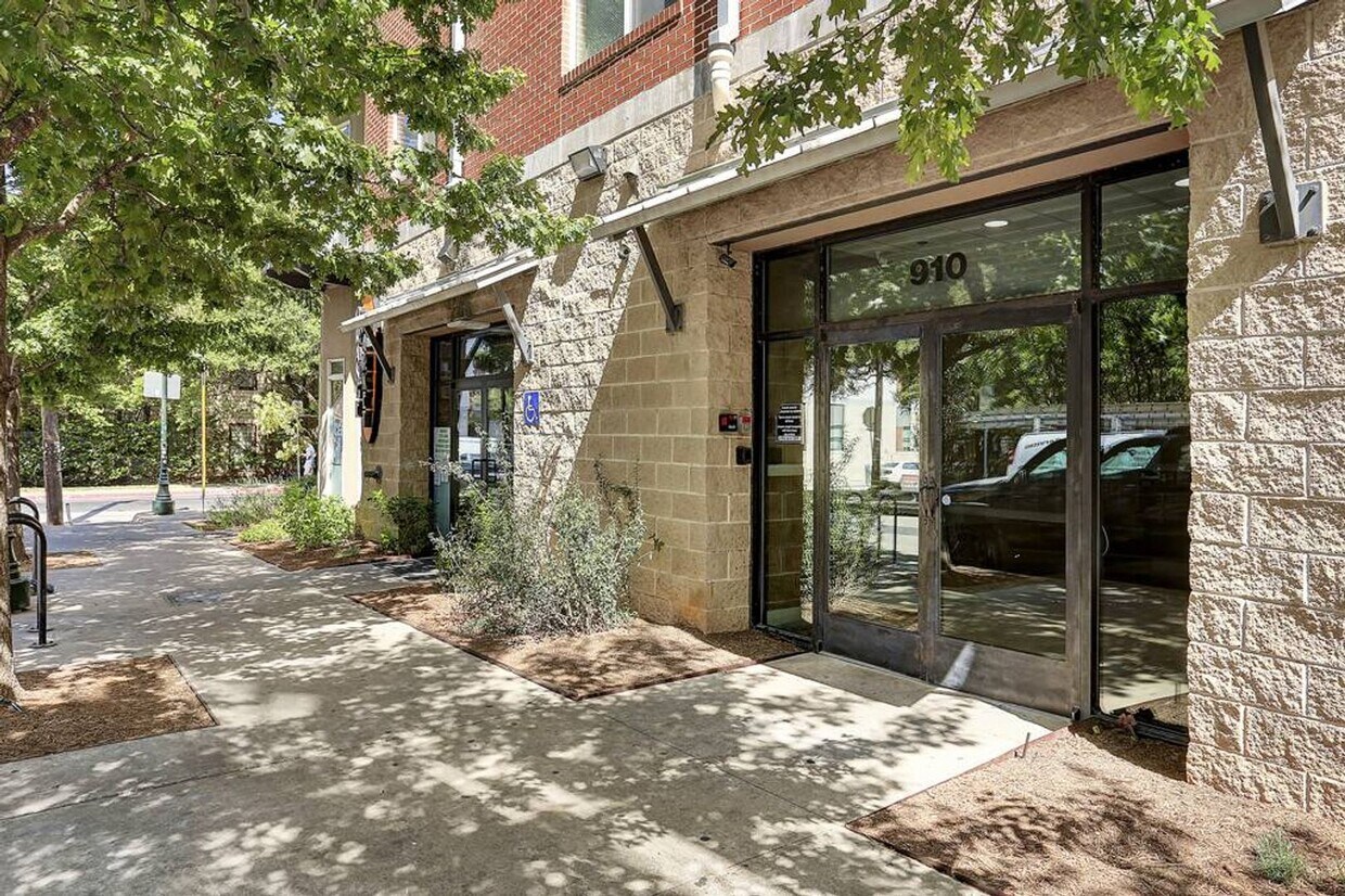 Foto del edificio - 910 W 25th St