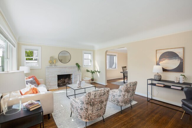 Building Photo - Beautiful 4 Bedroom Home w/MIL in the hear...