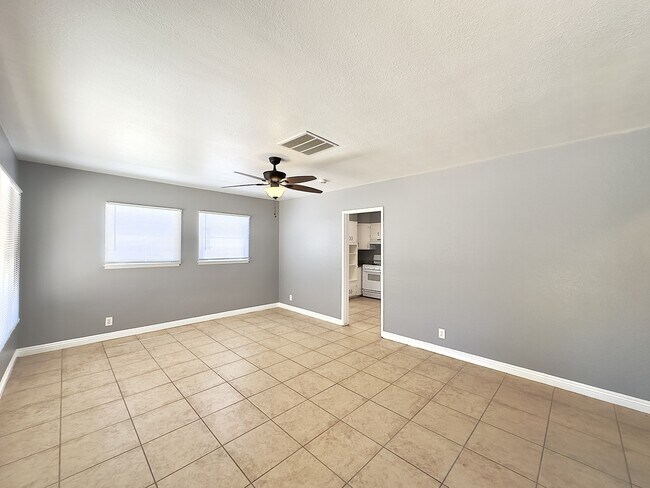 Foto del edificio - 3534 N Mountain View Ave