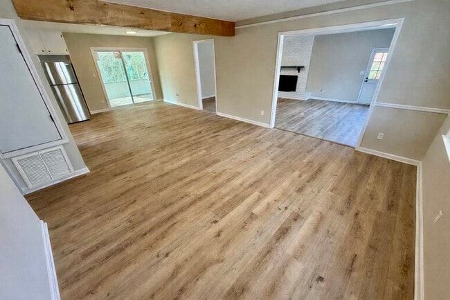 Foto del edificio - 80 Glenn Burnie Dr