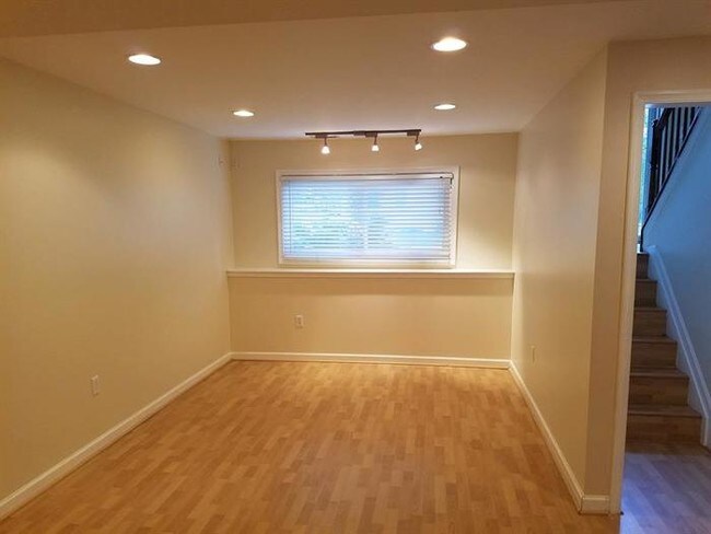Building Photo - 693 212th St, Pasadena, MD 21122