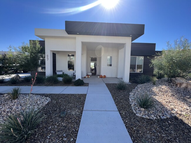 Building Photo - 657 W Fire Sky Dr