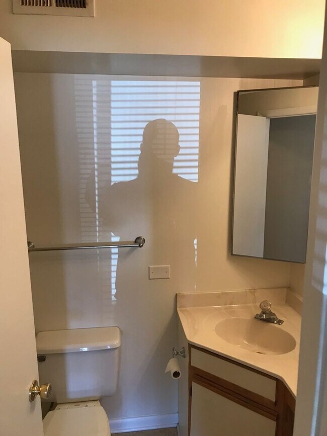 Building Photo - Great 1BR/1BA Unit in Turtle Creek!