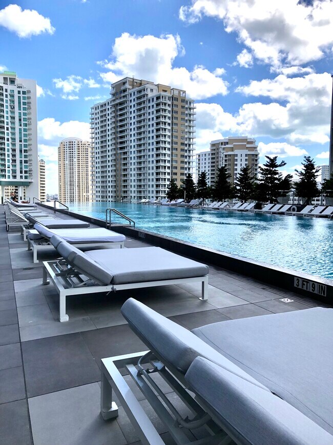 Building Photo - 495 Brickell Ave