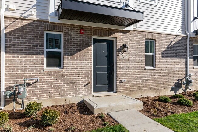 Foto del edificio - 1548 Slade Wy