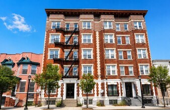 Building Photo - 320 49th St