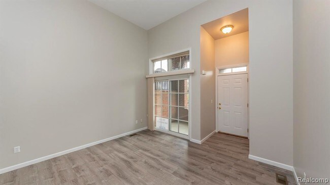 Foto del edificio - 3885 Forester Blvd