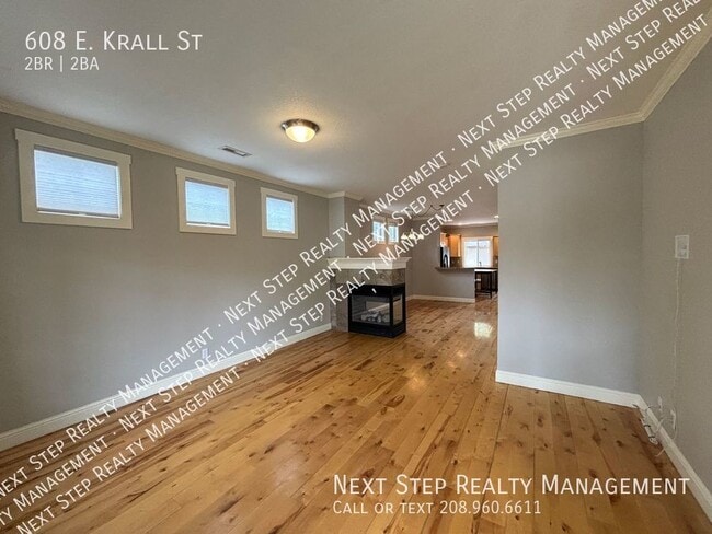 Building Photo - 608 E Krall St
