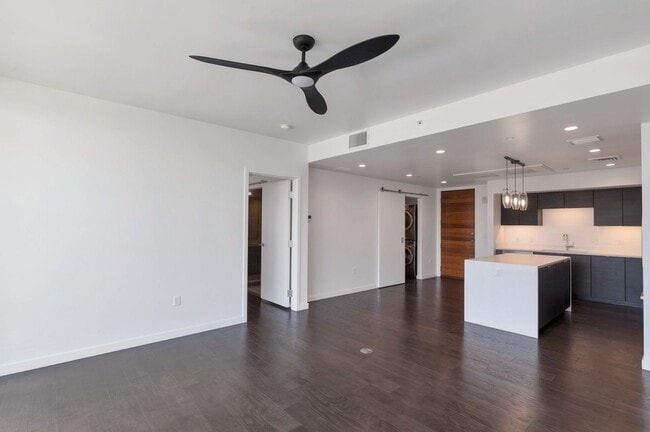 Building Photo - Luxury Condo in the Heart of Downtown Phoe...