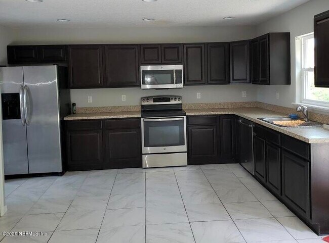 Foto del edificio - 10281 Magnolia Ridge Rd