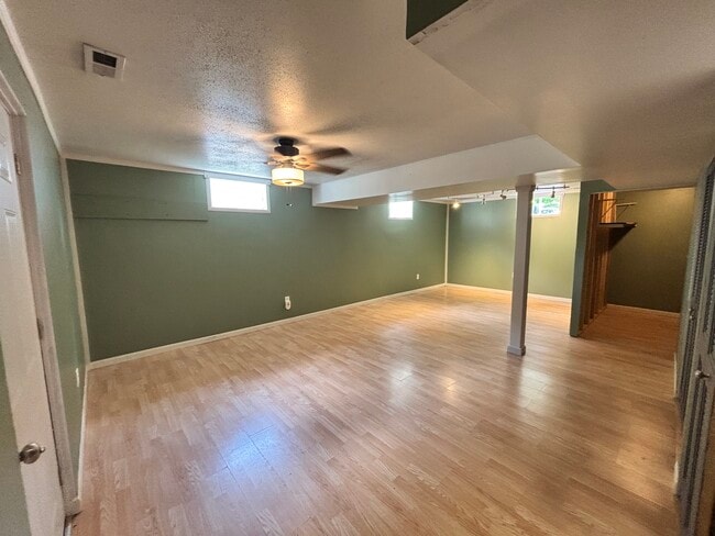 Building Photo - 1109 Quentin Ave