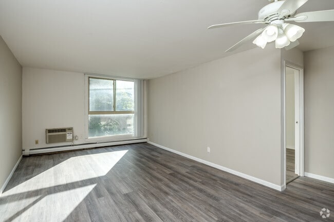 Building Photo - Oakland Properties