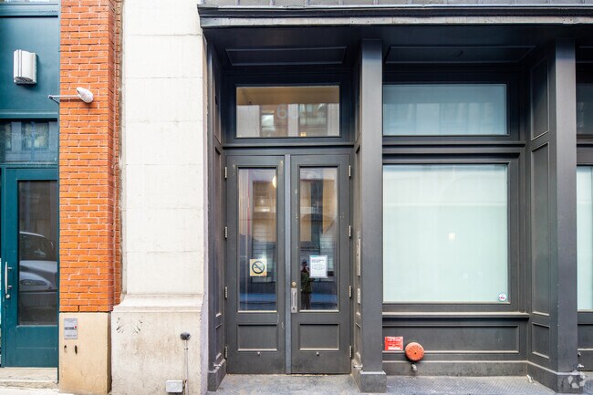 Entrance - 60 Thomas St