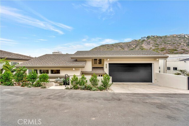 Building Photo - 553 Temple Hills Dr