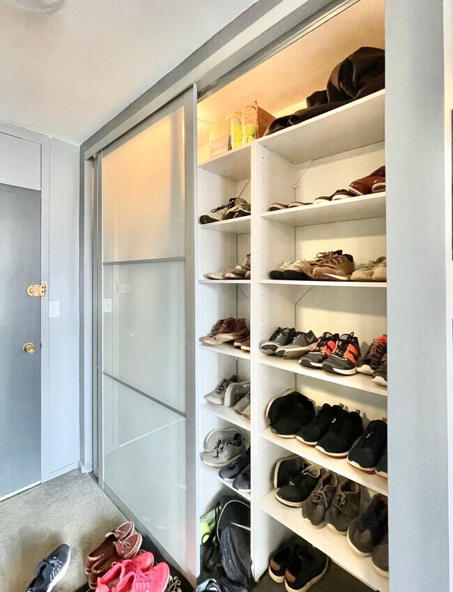 Foto del edificio - High Floor Studio with Fabulous Views of the Loop FOR RENT!