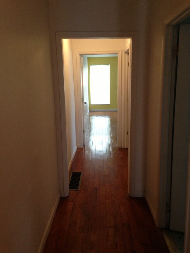 Building Photo - Passyunk 1710 E