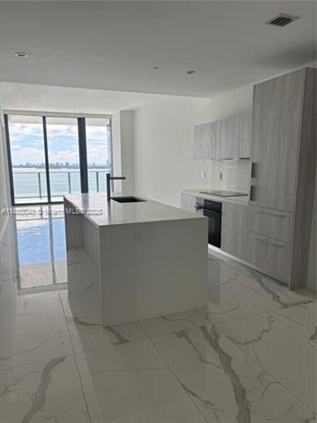 Foto del edificio - 480 NE 31st St