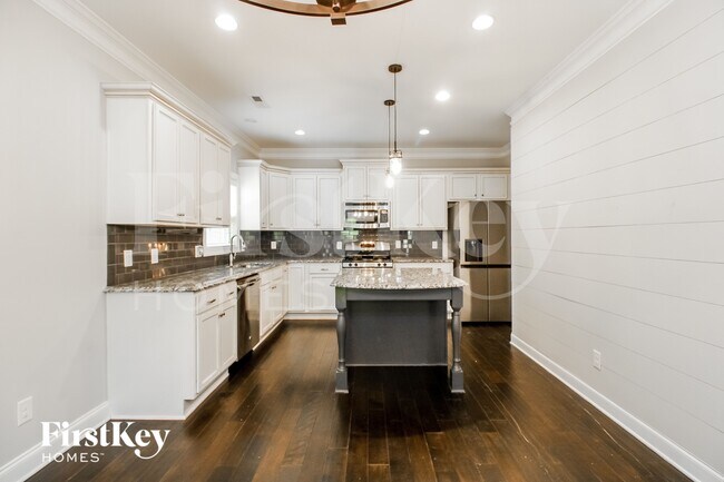 Foto del edificio - 4669 Pebble Lake Dr