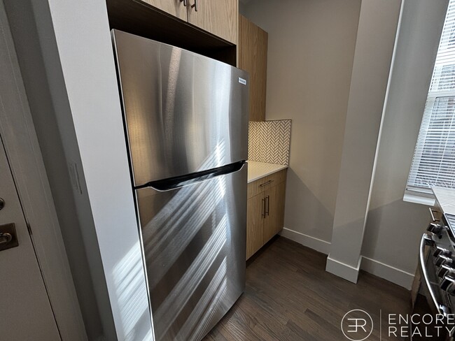 Building Photo - 65 Park Dr