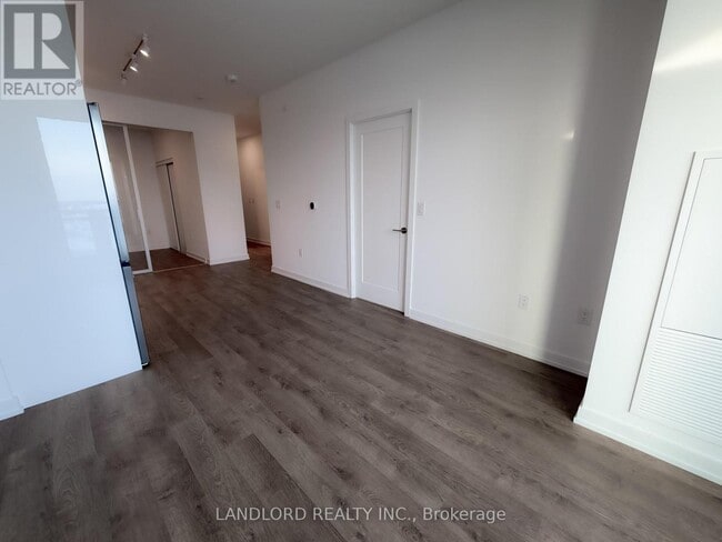 Photo du bâtiment - 9751 Markham Rd