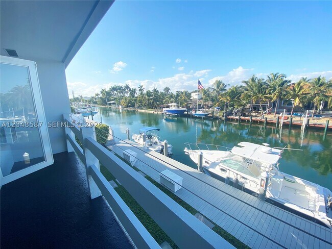 Foto del edificio - 2185 NE 123rd St