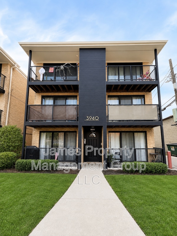 Building Photo - 3940 N Narragansett Ave
