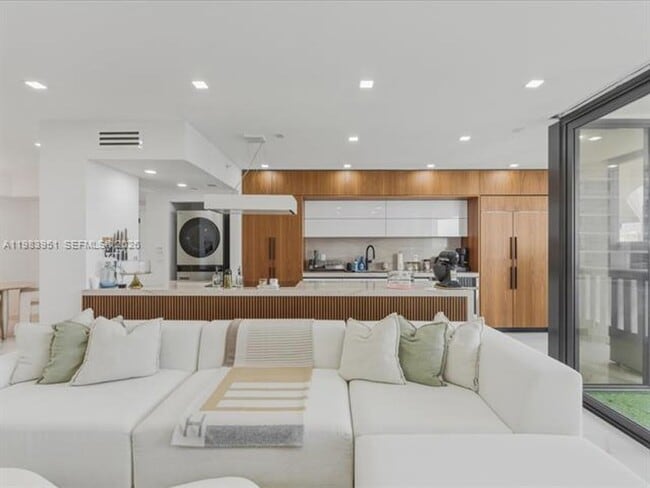 Photo - 3000 Island Blvd Apartment