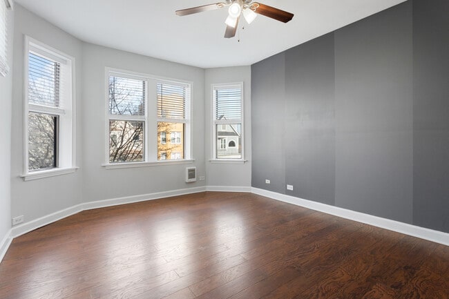 Foto del edificio - 3631 W Dickens Ave