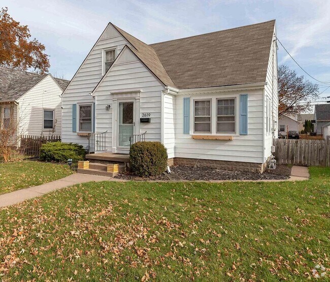 Sunset Hill Apartments for Rent with Parking Davenport, IA 1