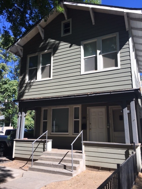 Building Photo - 644 W 4th St