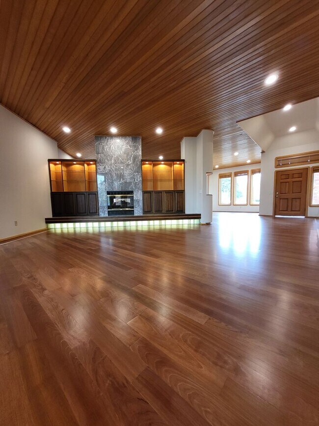 Foto del edificio - 604 Shadow Grove Ct