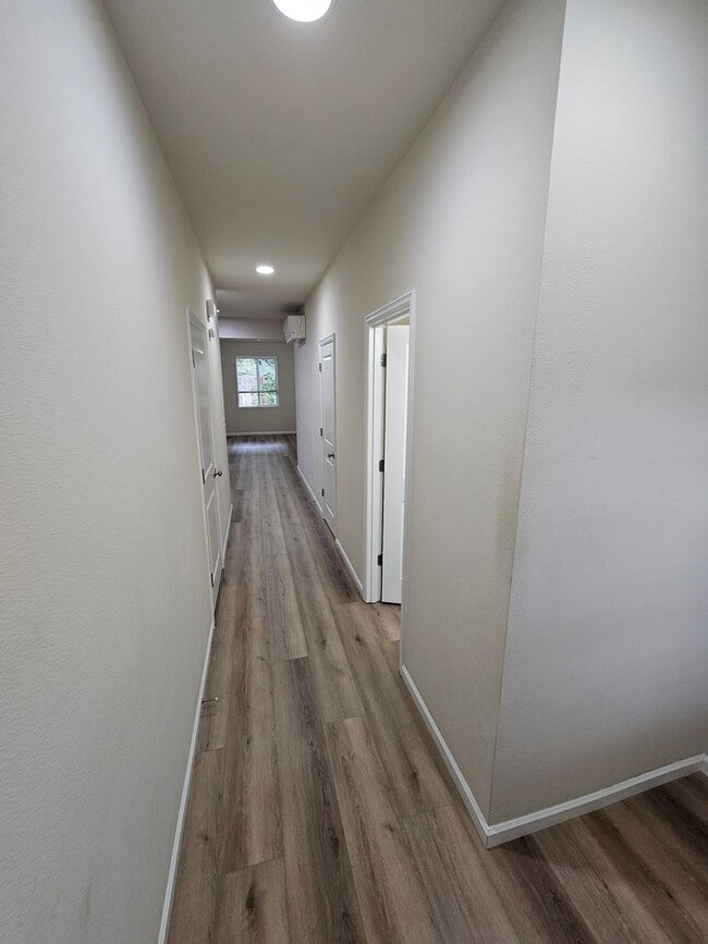 Building Photo - 5743 Karen Lynn Loop S