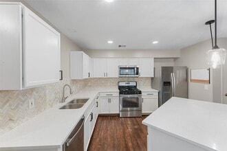 Building Photo - 17502 S Summit Canyon Dr