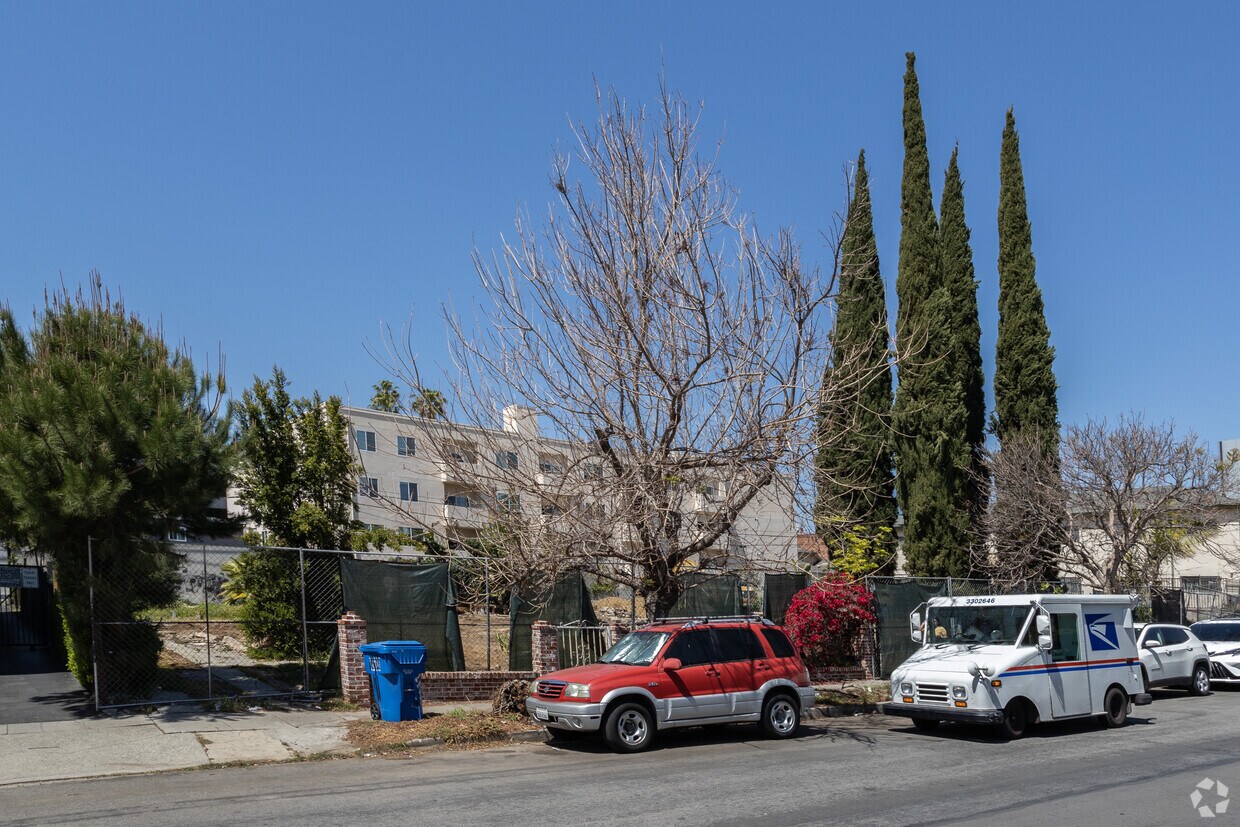 Abril de 2022 - 1333 N Tamarind Blvd