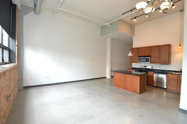 Building Photo - 1701 NE Madison St