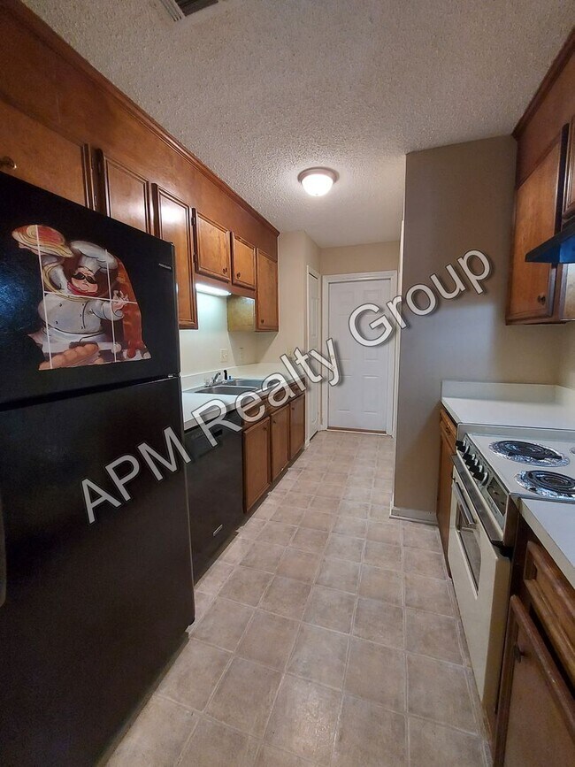 Building Photo - Convenient Broad River location!
