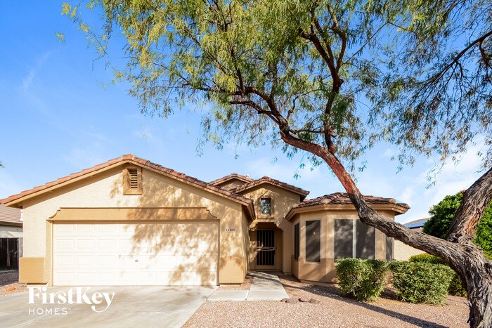 Foto principal - 13414 W Port Royale Ln