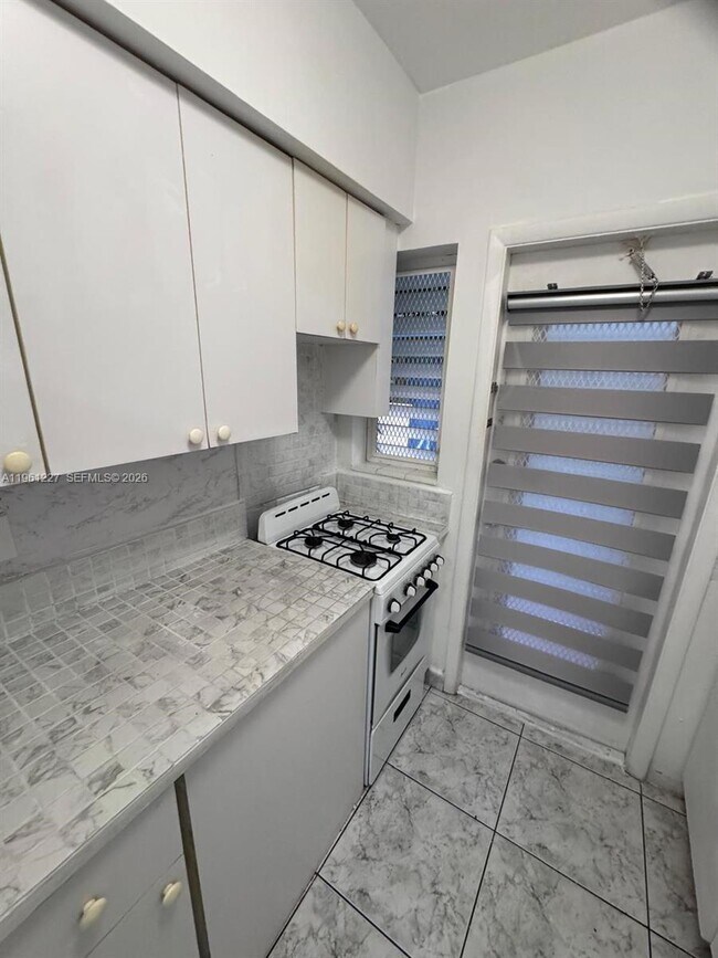 Building Photo - 7840 Harding Ave