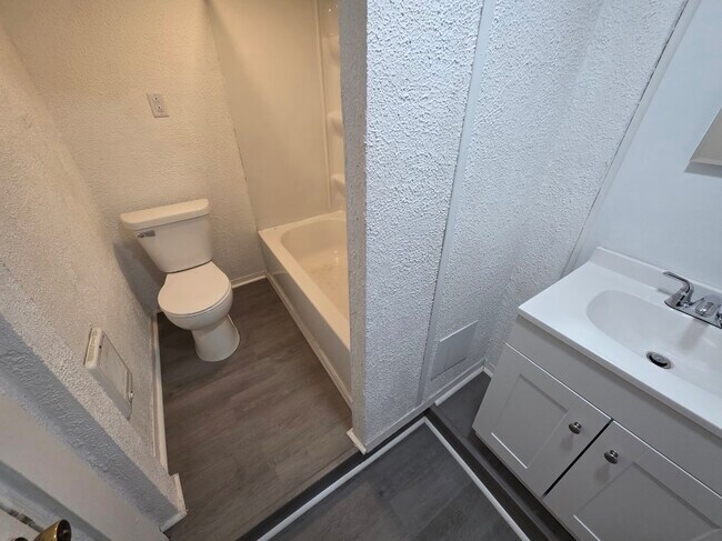 Foto del edificio - 50 E Main St