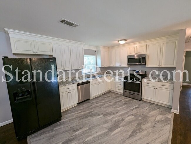 Building Photo - Ranch in Atlanta