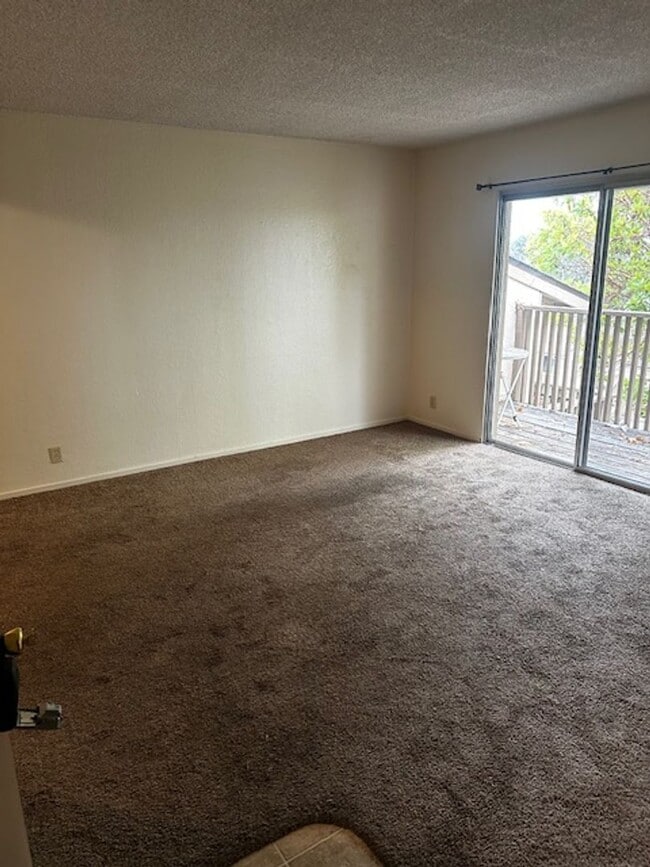 Foto del edificio - Upstairs 1bd/1ba Condo w/ Balcony