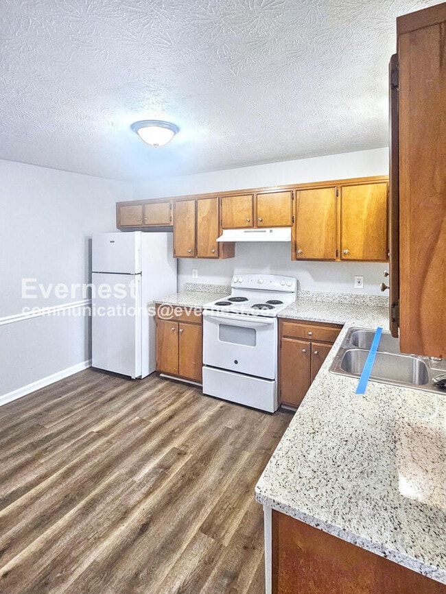 Foto del edificio - 208 Centennial Dr