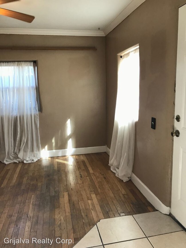 Building Photo - 2 br, 1 bath House - 335 E. Fontana Pl.