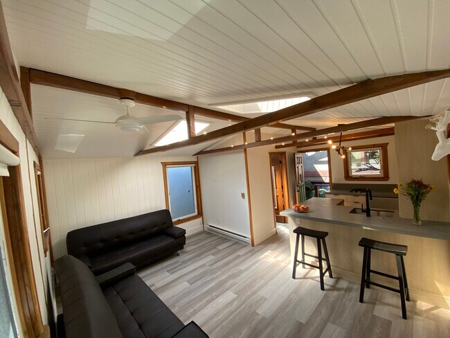 Interior - 910 The Strand