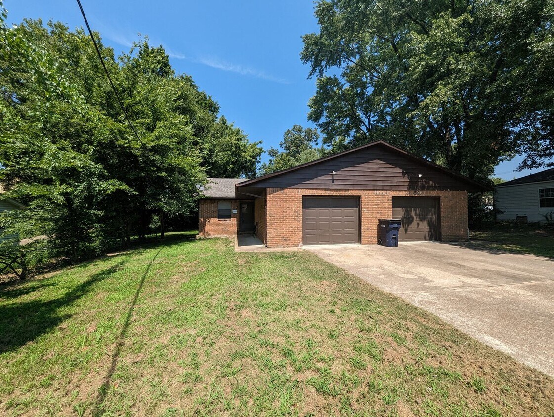 825827 Bates St Unit 825 Bates Street, Batesville, AR 72501 Room for