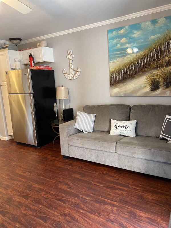 Building Photo - 3839 Surfside Blvd
