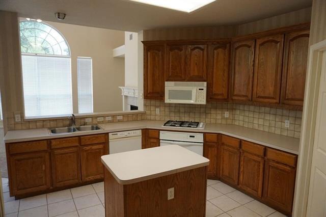 Building Photo - 3029 Golden Gate Dr